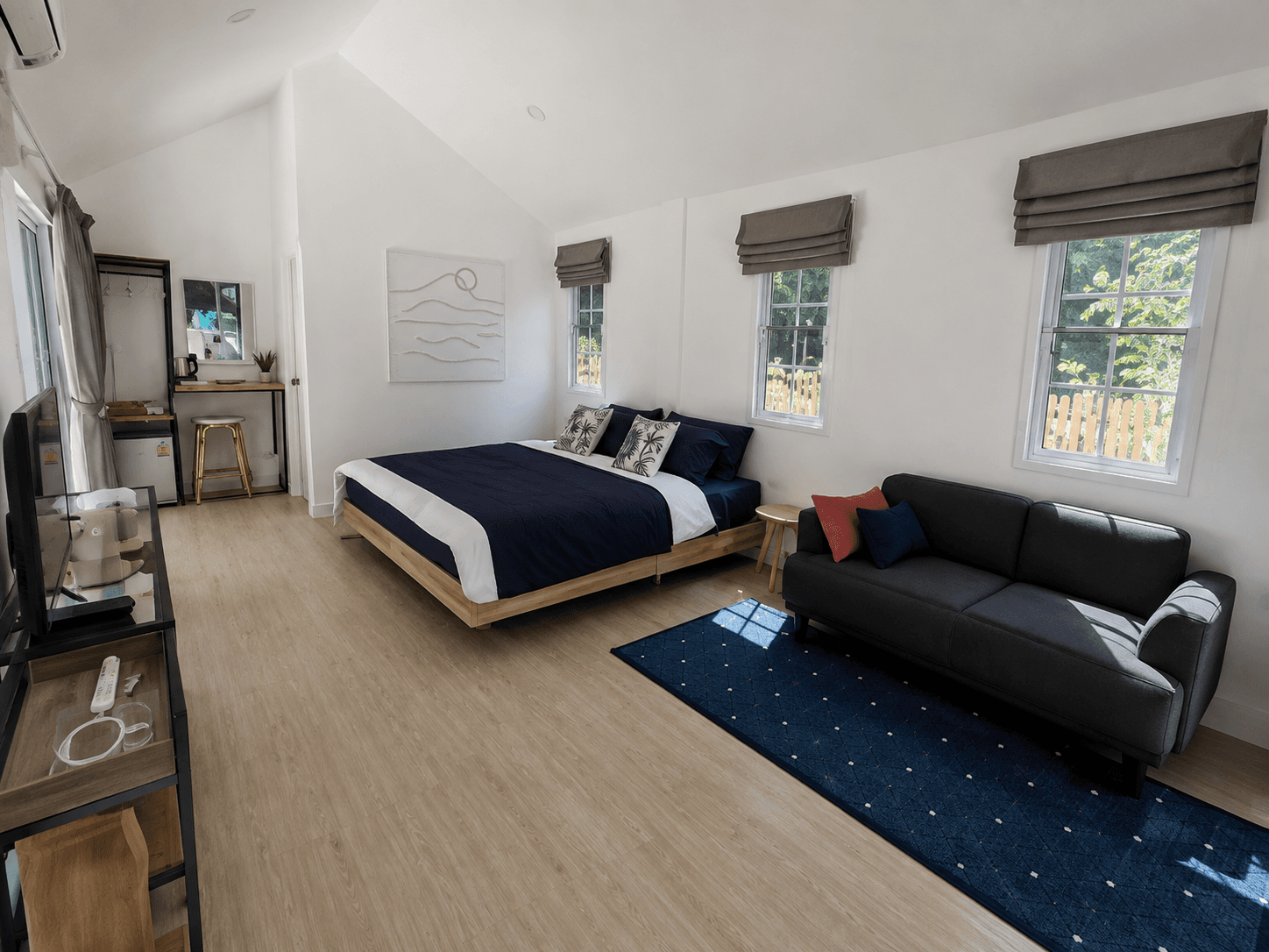 Villa bedroom with lounge corner